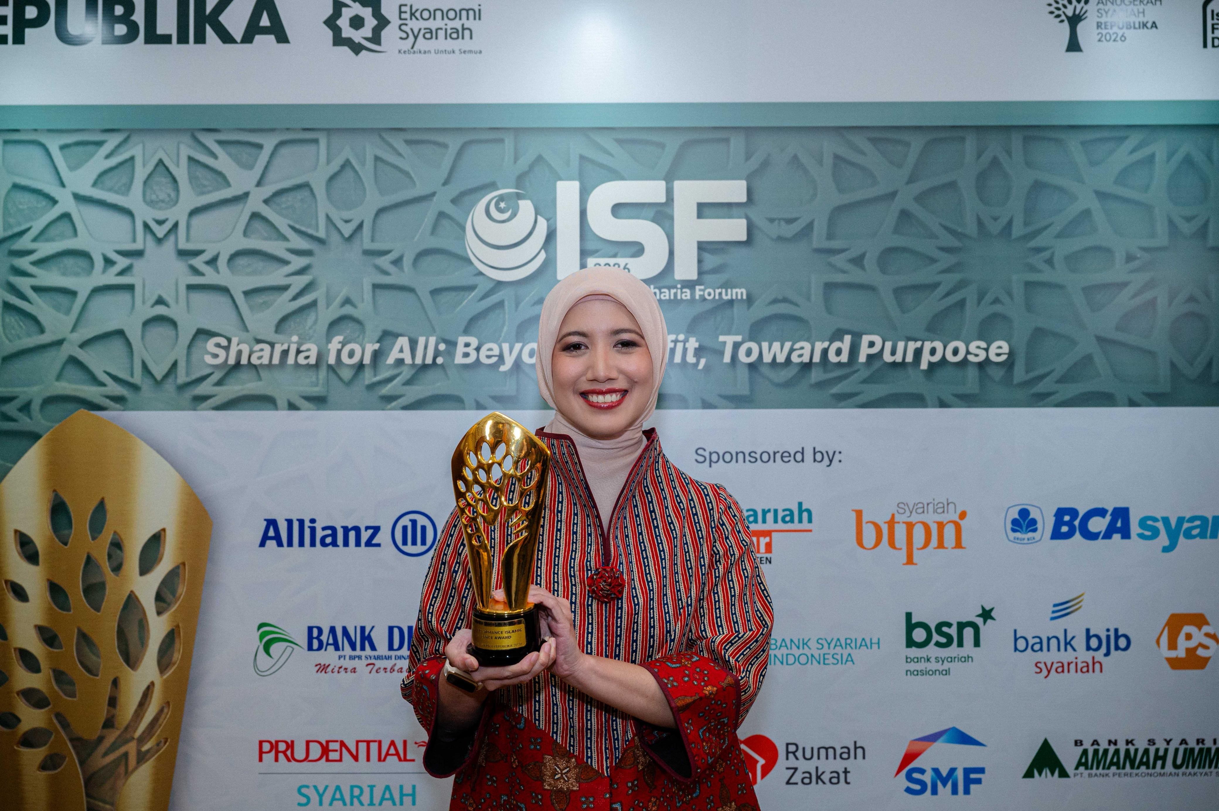 Pimpin Pasar Asuransi Jiwa Syariah,  Prudential Syariah Raih "Best Performance Islamic Insurance"