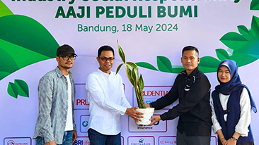 Bagikan Bibit Pohon Lidah Mertua dan Edukasi Literasi Keuangan, Prudential Syariah Perkuat Komitmen untuk Masa Depan Berkelanjutan