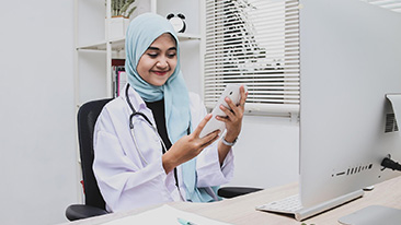 Apa itu Telemedicine? Ketahui Keuntungan dan Tantangannya dalam Perspektif Syariah