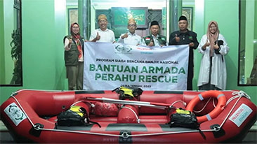 Prudential Syariah bersama LAZISNU PBNU Donasi Perahu Rescue ke Daerah Banjir