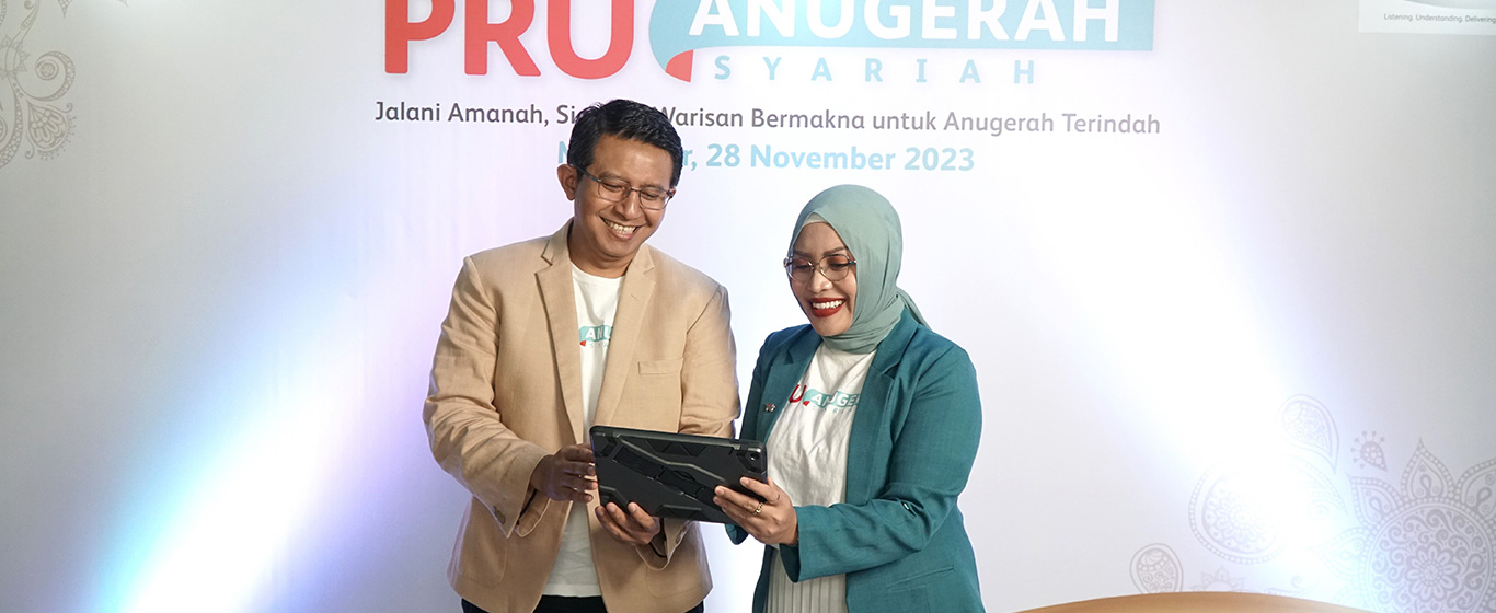 Pria dan wanita berdiskusi