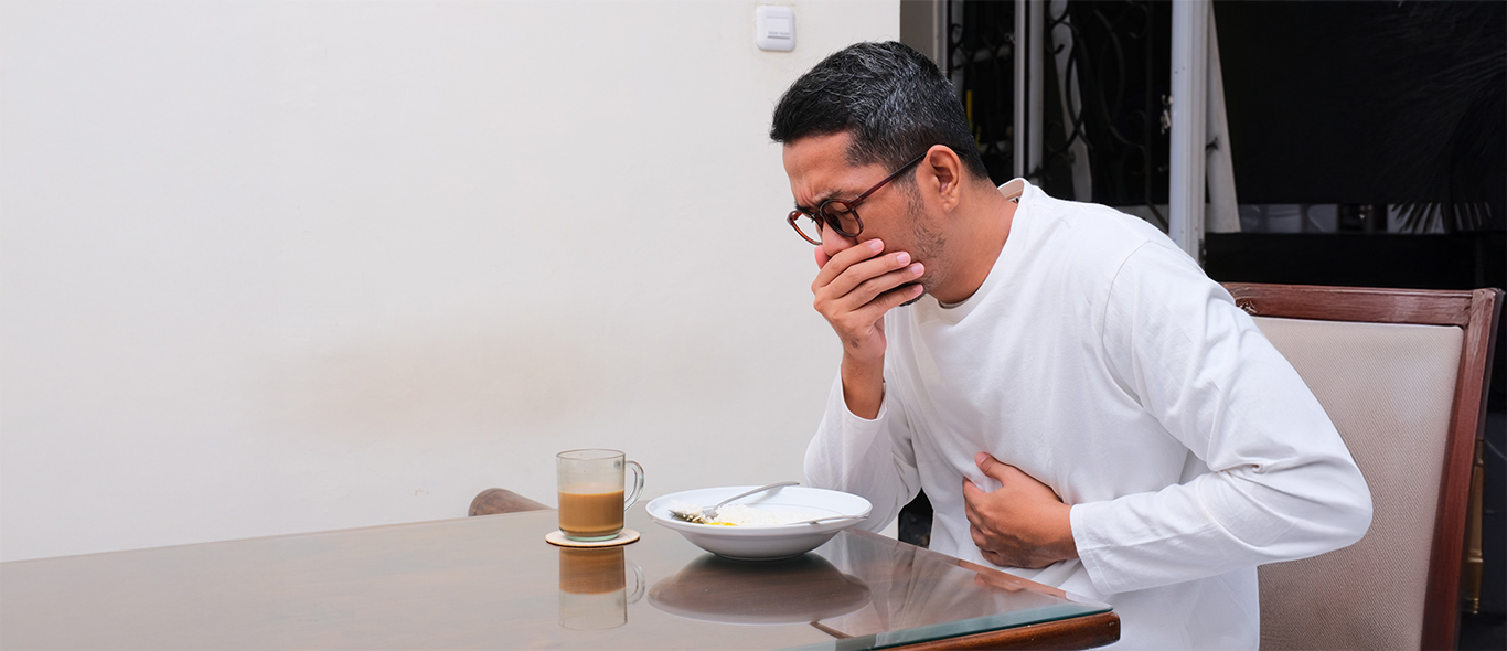 seorang lelaki sedang sakit GERD