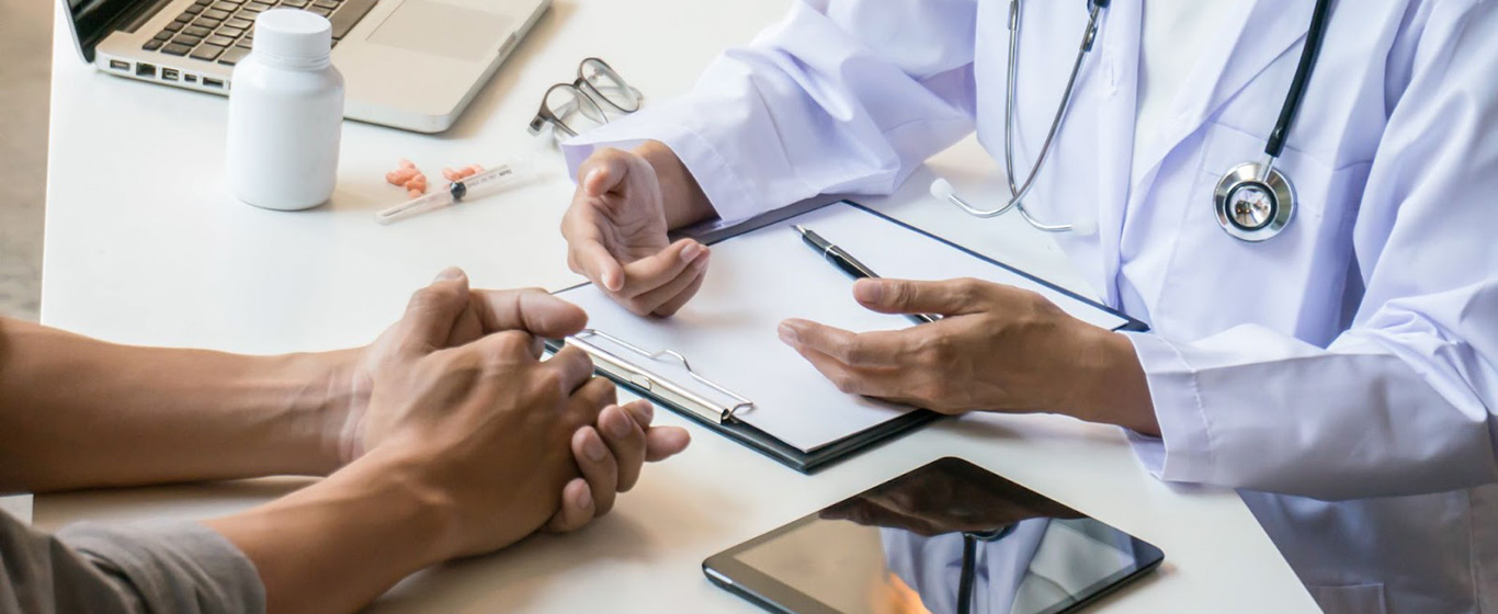 Pasien konsultasi dengan dokter