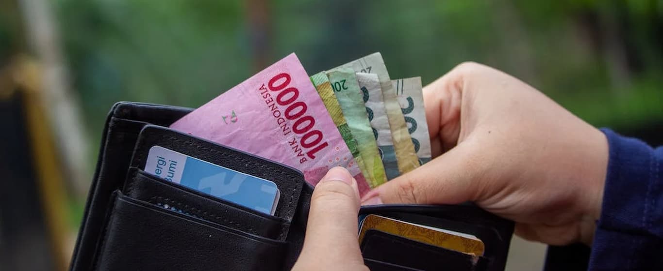 uang dalam dompet